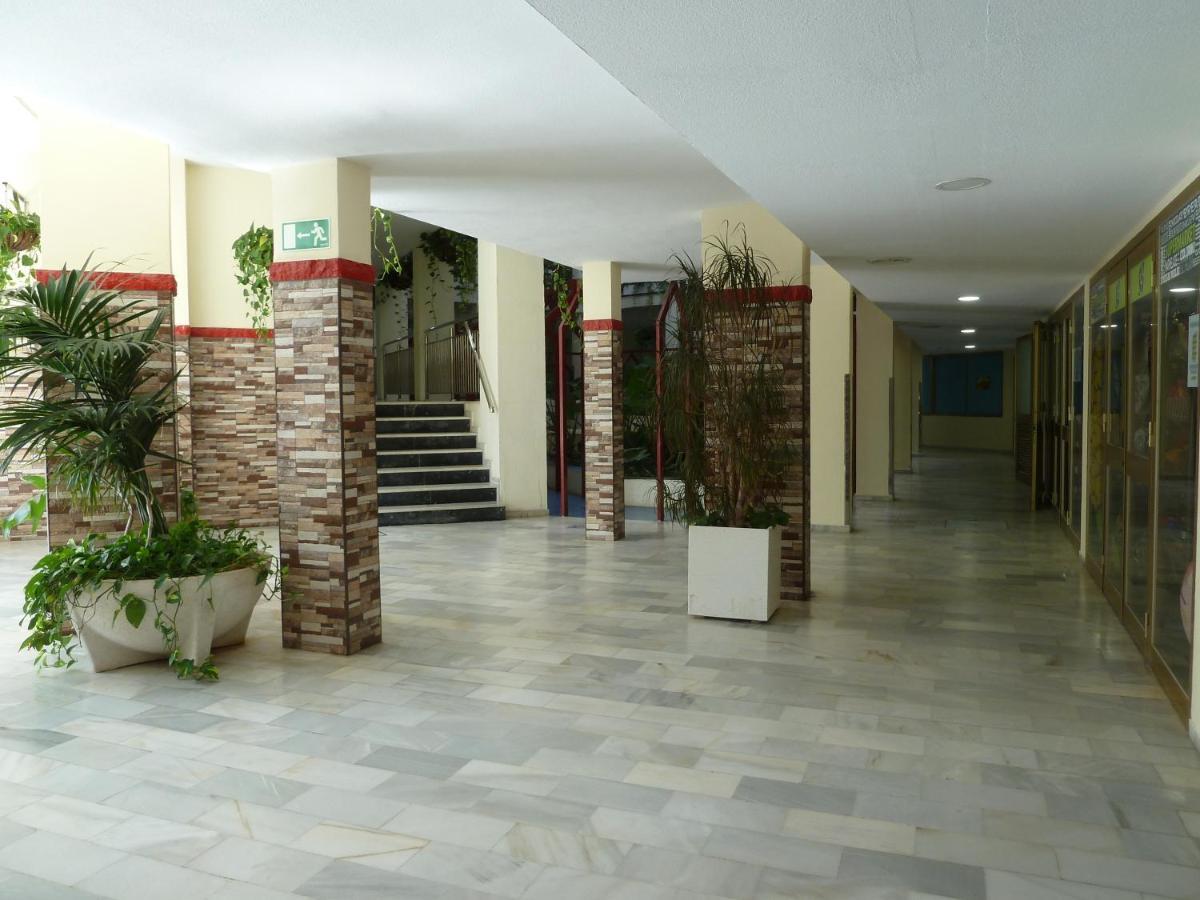 בנאלמדנה Parking Privado Benalbeach מראה חיצוני תמונה